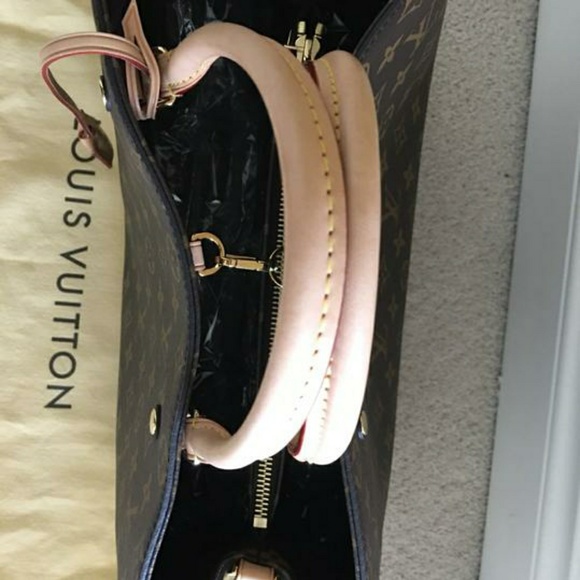 Montaigne - Picture 2 of 8